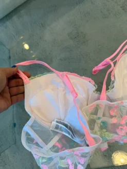 Discount New Yorker rintaliivit