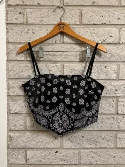 New New Yorkerin kuviollinen musta toppi