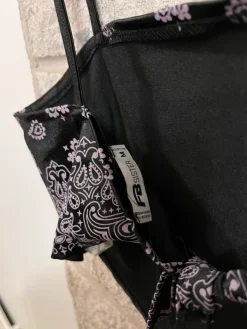 New New Yorkerin kuviollinen musta toppi