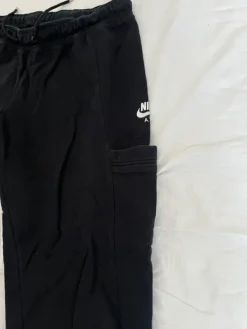 New Nike college housut