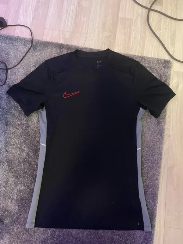Clearance Nike Dri-fit paita