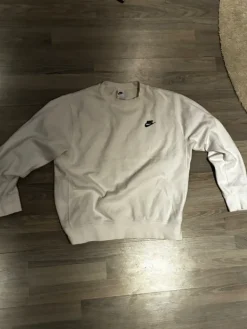 Online Nike gollege paita