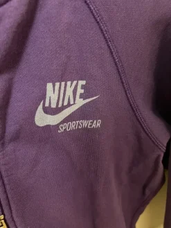 Online Nike huppari