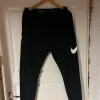 Best Nike Performance Pre-owned Verryttelyhousut - black