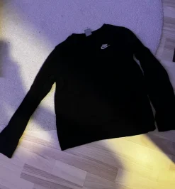 Best Nike pitkähihainen