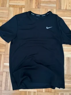 Online Nike Running treenipaita