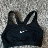 Hot Nike S -kokoiset urheiluliivit