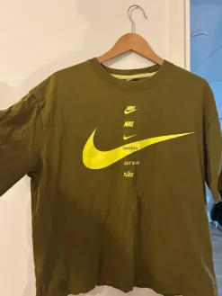 Discount Nike T-paita