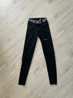 Nike treenitrikoot XS