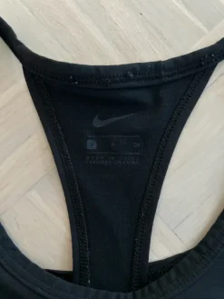 Nike urheilutoppi koko S