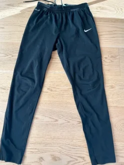 Best Nike verkkahousut