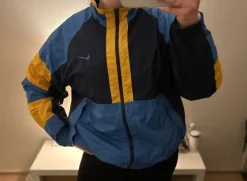 Nike n retro tuulitakki, koko M