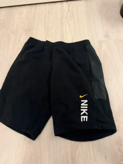 Clearance Niken shortsit