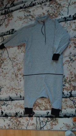 Hot Novita aikuisten jumpsuit / haalari