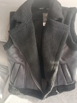 Online Nowa Kamizelka ramoneska krótka ocieplana