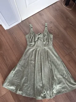 Hot Oliivinvihreä kesämekko