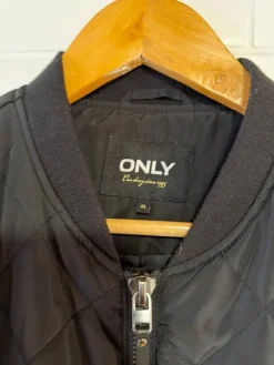 Clearance ONLY koko M hyväkuntoinen takki