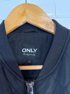 Clearance ONLY koko M hyväkuntoinen takki