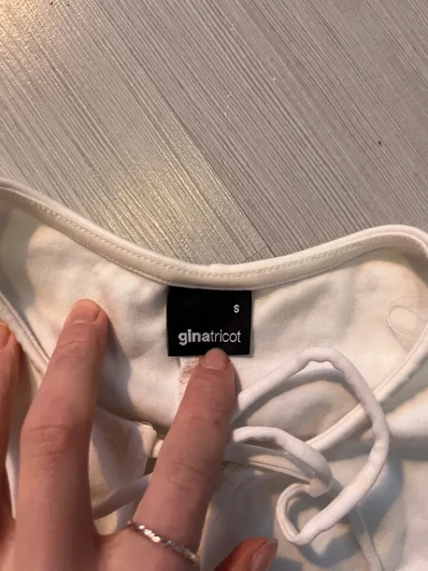 Outlet Gina Tricot Paita