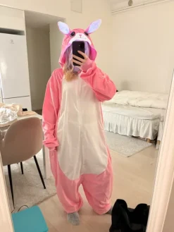 Outlet punanaamio Penkkariasu