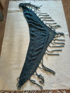 Outlet Petroolin värinen huivi