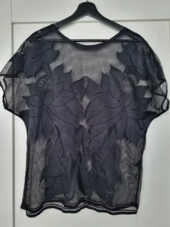 Outlet Pieces musta pitsipaita