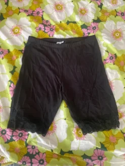 Pola Pitsi lahkeiset shortsit