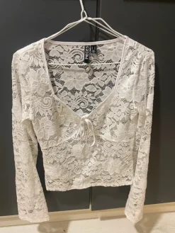 New Pieces Pitsipaita