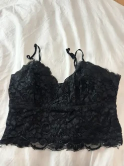 Outlet FB Sister pitsitoppi