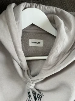 Hot YOURTURN printti huppari