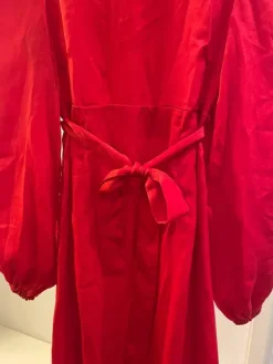 Missguided Maternity Punainen äitiysmekko