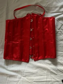 Outlet Punainen korsetti