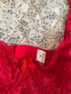 New Shein Punainen korsettitoppi