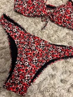 Sale Funky Buddha Punaiset kukkabikinit