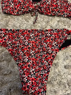 Sale Funky Buddha Punaiset kukkabikinit