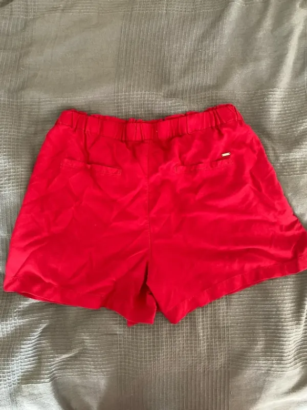 Sale Punaiset shortsit