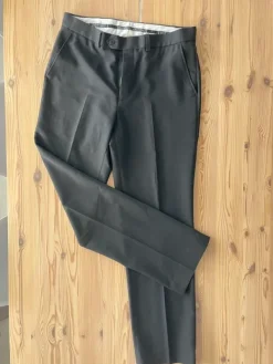 Online Calistone Puvunhousut