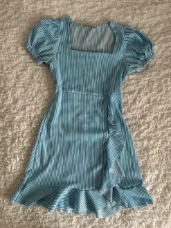 Outlet LCW Raidallinen mekko