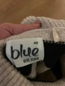 Hot Raidallinen paksu neule