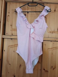 Raidallinen uimapuku