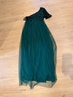 New raskausajan mekko