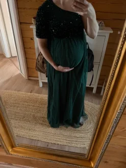 New raskausajan mekko