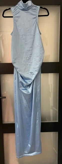 Hot PrettyLittleThing Raskausjuhlamekko