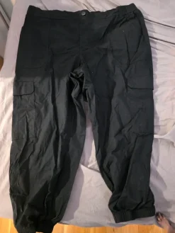 Discount Reitmans in capri-tyyliset kesähousut