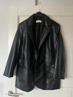 Online Reserved tekonahka bleiseri