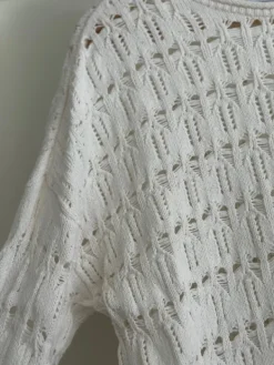 New Reserved valkoinen neulepaita