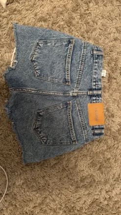 Pull & Bear Revityt farkku shortsit