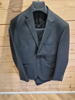 Clearance Riley n musta pukusetti