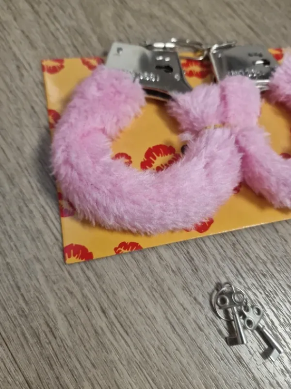 New Różowe kajdanki z futerkiem z dwoma kluczykami