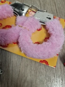 New Różowe kajdanki z futerkiem z dwoma kluczykami